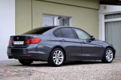 BMW 328i Sedan — papildu attēls