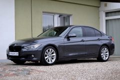BMW 328i Sedan — papildu attēls