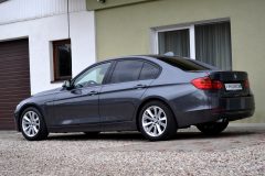 BMW 328i Sedan — papildu attēls