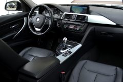 BMW 328i Sedan — papildu attēls