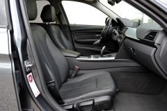 BMW 328i Sedan — papildu attēls