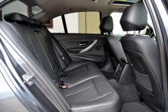 BMW 328i Sedan — papildu attēls