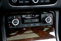 VW Touareg R-line 3.0 TDI — papildu attēls