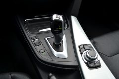 BMW 328i Sedan — papildu attēls