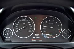 BMW 328i Sedan — papildu attēls