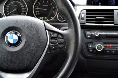 BMW 328i Sedan — papildu attēls