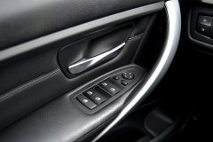 BMW 328i Sedan — papildu attēls