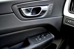 Volvo XC60 R-Design D4 — papildu attēls