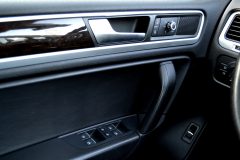 VW Touareg R-line 3.0 TDI — papildu attēls